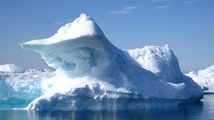 Iceberg se formando no pólo norte Iceberg se formando no pólo norte