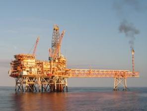 Plataforma de extração do petróleo no mar