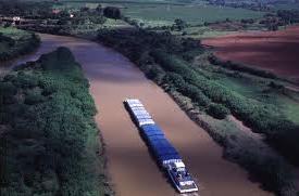 Meio de transporte fluvial
