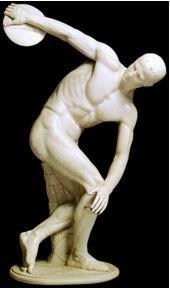 Estátua de homem arremessando disco da Grécia Antiga