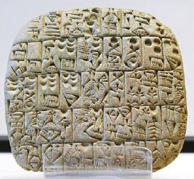 A escrita na civilização mesopotâmica.