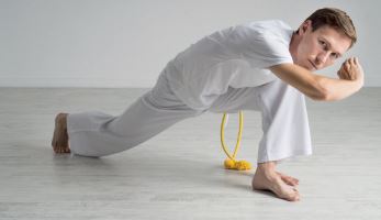 Movimento da capoeira.