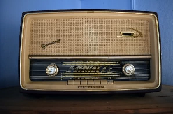 Rádio antigo.