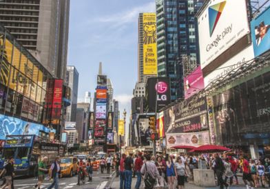 Fotografia da Time Square, em Nova Iorque. Um grande exemplo de poluição visual.