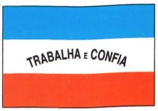 A bandeira do Espírito Santo é azul, branca e vermelha com os dizeres: trabalha e confia.