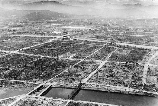 Hiroshima devastada com a explosão da bomba